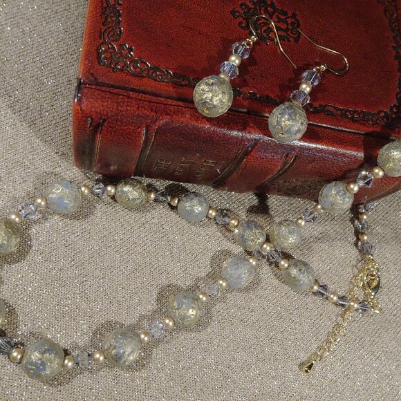 Handmade necklace/earring set in subtle smokey mauve with gold accents - Picture 5 of 9